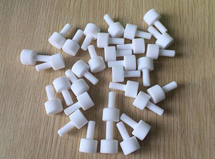 القطع البلاستيكية باستخدام الحاسب الآلي