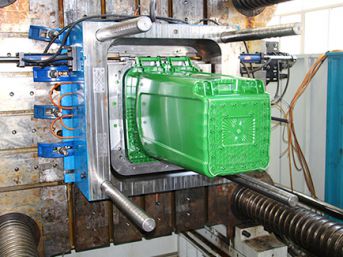 ماكينة حقن بلاستيك